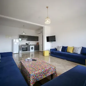 Appartement Entouré De Verdure, Grande Piscine